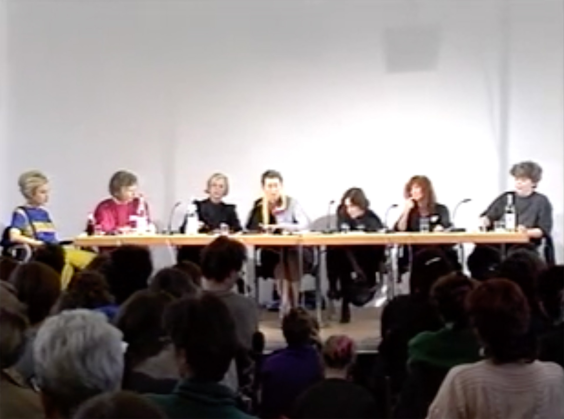 Video Still aus einer Podiums-Diskussion mit Mariannen Schuller